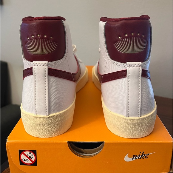 NWT Women's Nike Blazer Low '77 Sneakers in White & Red - DV7003-100 - Picture 4 of 11